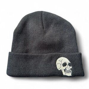 Black and white skull beanie hat #skater